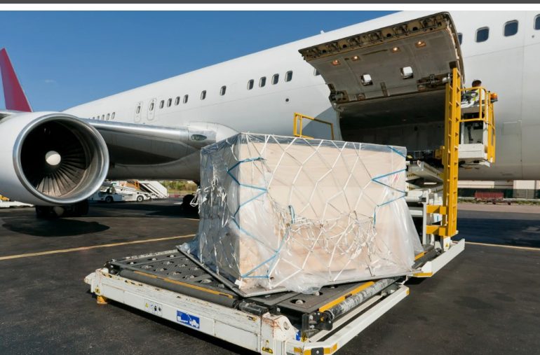 Быстрая и надежная доставка: авиаперевозки грузов в Магадан