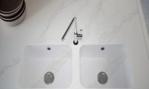 Интегрированные мойки из кварца: бесшовный дизайн и гигиеничность